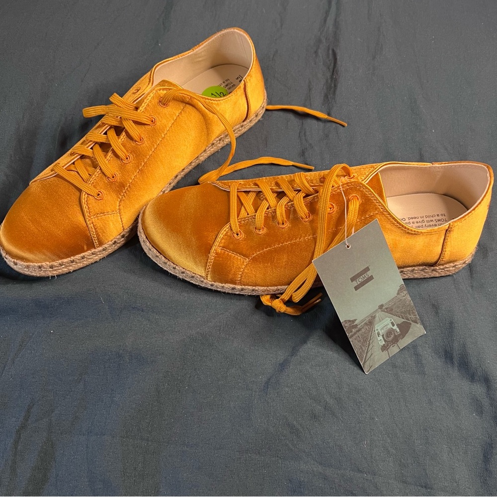 TOMS Yellow Gold Satin Lace Up Espadrille Sneaker NWT Women’s 9.5